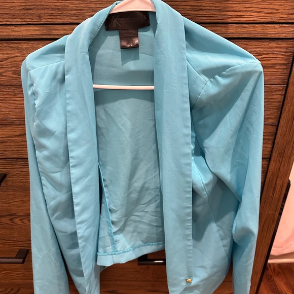 Blue Blazer with Classic Style and Versatile Design - Picture 1 of 4
